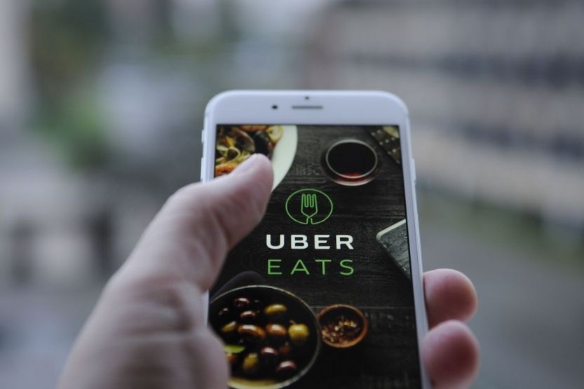 Uber Eats vs Postmates – What Are the Differences? [for Couriers and Customers]